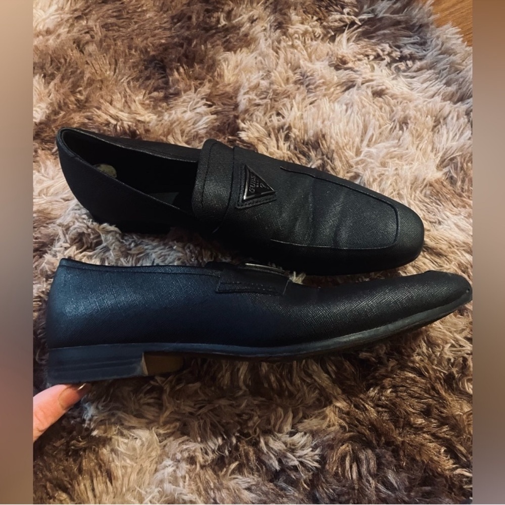GUESS Men’s Minimalist Black Slip-On Loafers | Size 8 - Picture 3 of 5